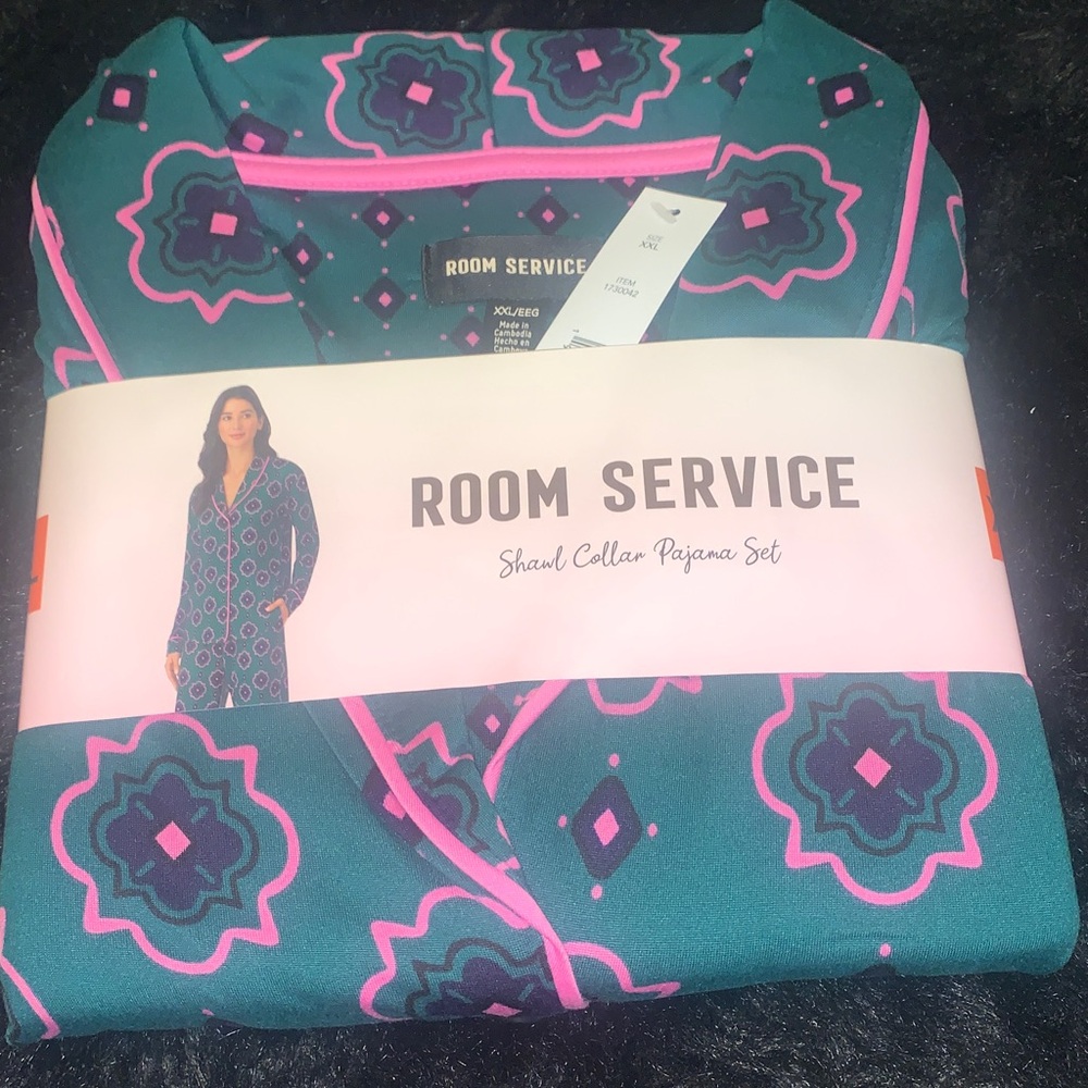 ROOM SERVICE SHAWL COLLAR PAJAMA SET